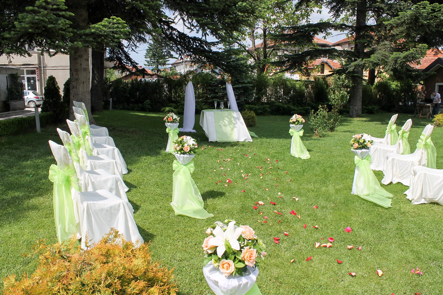 Garden for wedding receptions